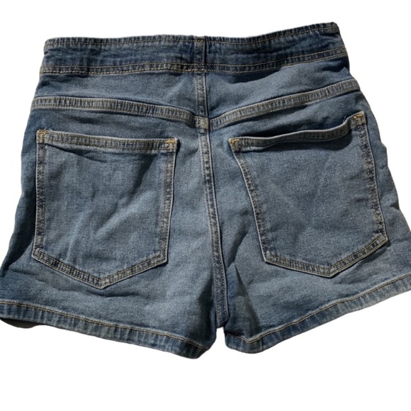 FOREVER 21 small sip up women’s jean shorts - Picture 4 of 4